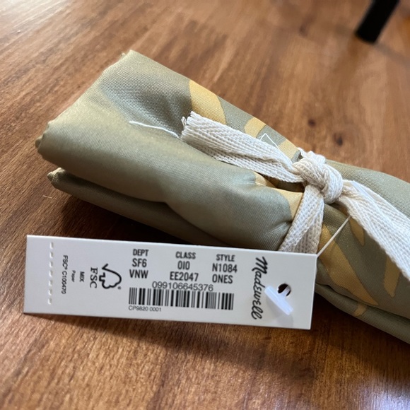 Madewell Annual Collectible Tote - Picture 3 of 3